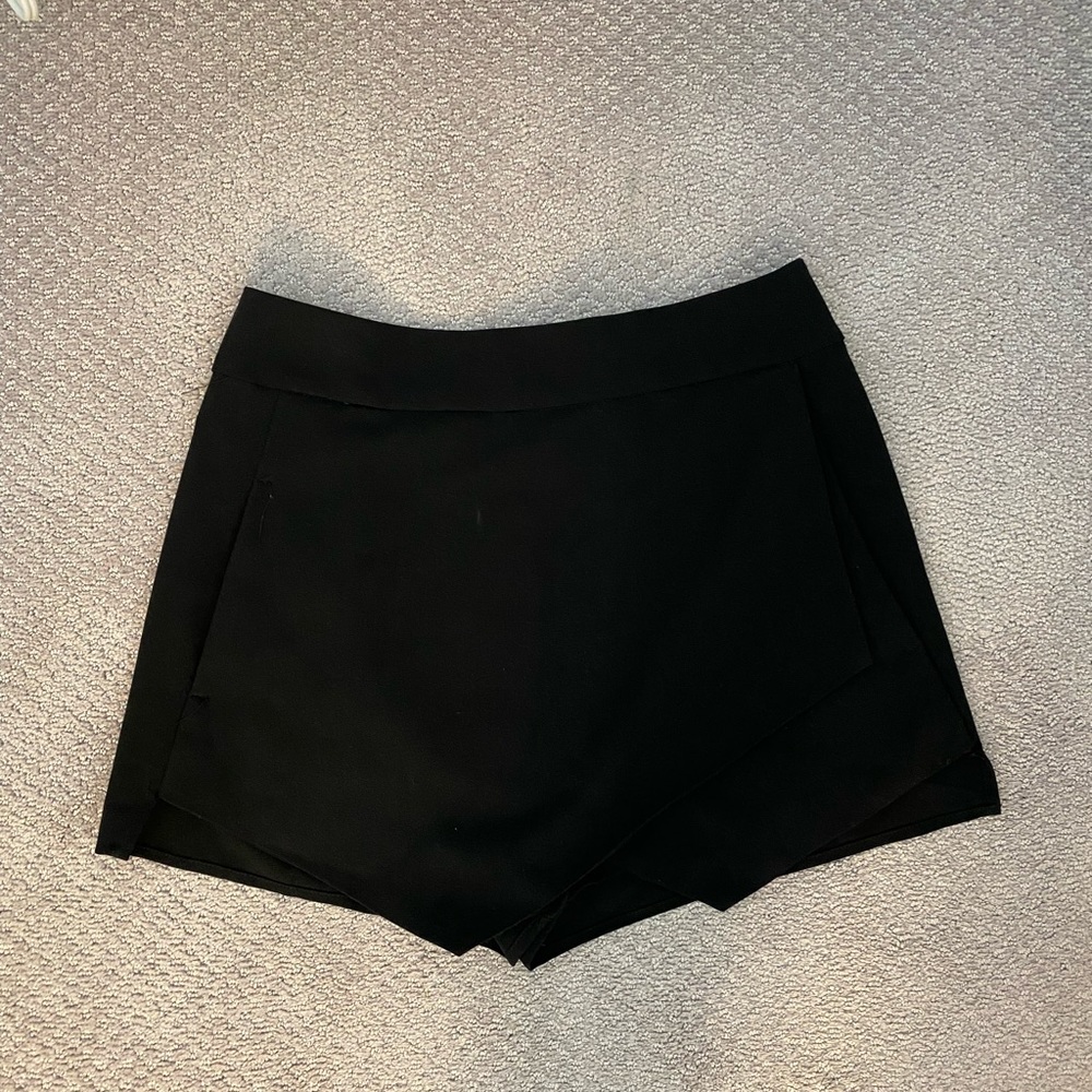 AQUA Black Scort